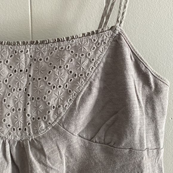 American Eagle size L grey tank top with beautiful detailing - Picture 5 of 8